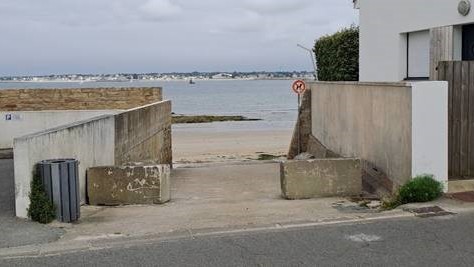 Entrée de plage anse du Goërem